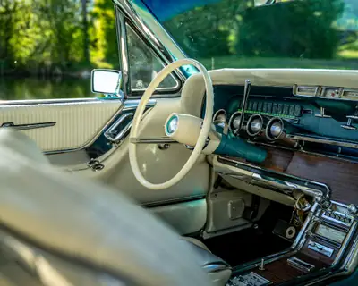 Ford Thunderbird Landau Coupé 1965 — Icône américaine turquoise, 5200 km d'exception — Miniatur 7