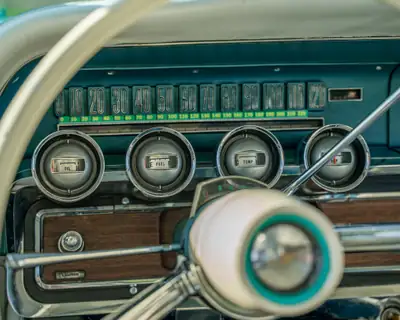 Ford Thunderbird Landau Coupé 1965 — Icône américaine turquoise, 5200 km d'exception — Miniatur 8