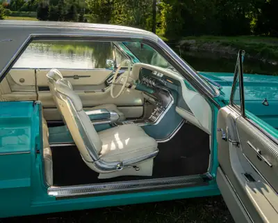 Ford Thunderbird Landau Coupé 1965 — Icône américaine turquoise, 5200 km d'exception — Miniatur 11