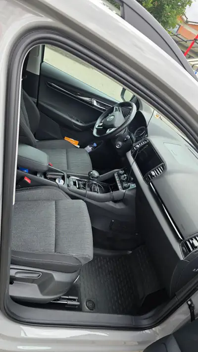 Skoda Karoq 1.5 TSI ACT Style DSG — SUV compact fiable, 155'000 km, sans sinistre — Miniatur 17