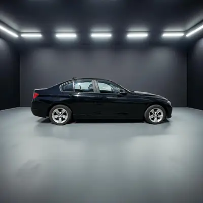 BMW 320i xDrive Steptronic — Berline polyvalente, transmission intégrale et sièges chauffants — vista posteriore