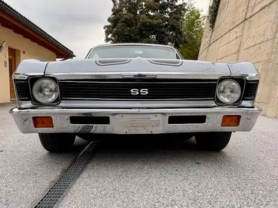 Chevrolet Nova 1971 — La compacte muscle car aux vraies origines américaines — fianco