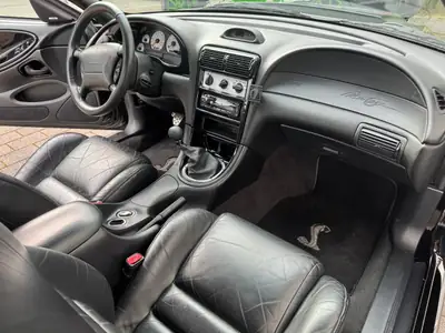 Ford Mustang SVT Cobra 1998 — Muscle car légendaire, 306 ch et boîte manuelle — dettaglio