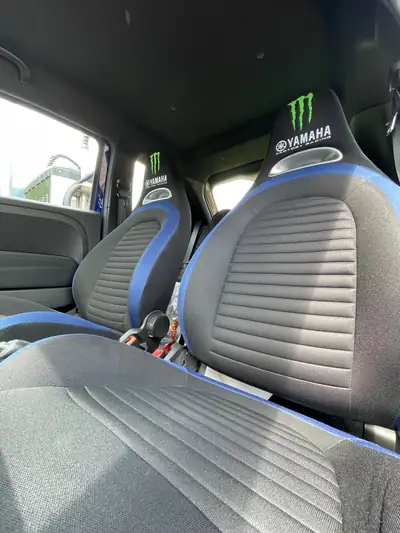 Fiat 595 Abarth 1.4 Turbo Yamaha Monster — Sportive compacte, 20 500 km seulement — Thumbnail 8