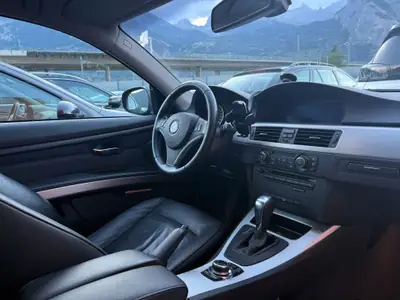 BMW 320d xDrive Coupé — Diesel performant, traction intégrale, design coupé intemporel — rear view