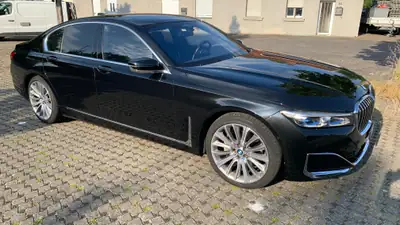 BMW 730d xDrive Steptronic — Berline de luxe diesel, traction intégrale, 148 000 km — Heckansicht