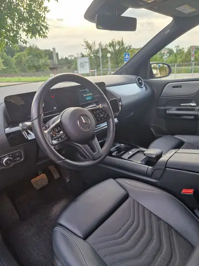 Mercedes-Benz B 220 4MATIC — Monospace premium avec transmission intégrale et seulement 59'200 km — vista posteriore