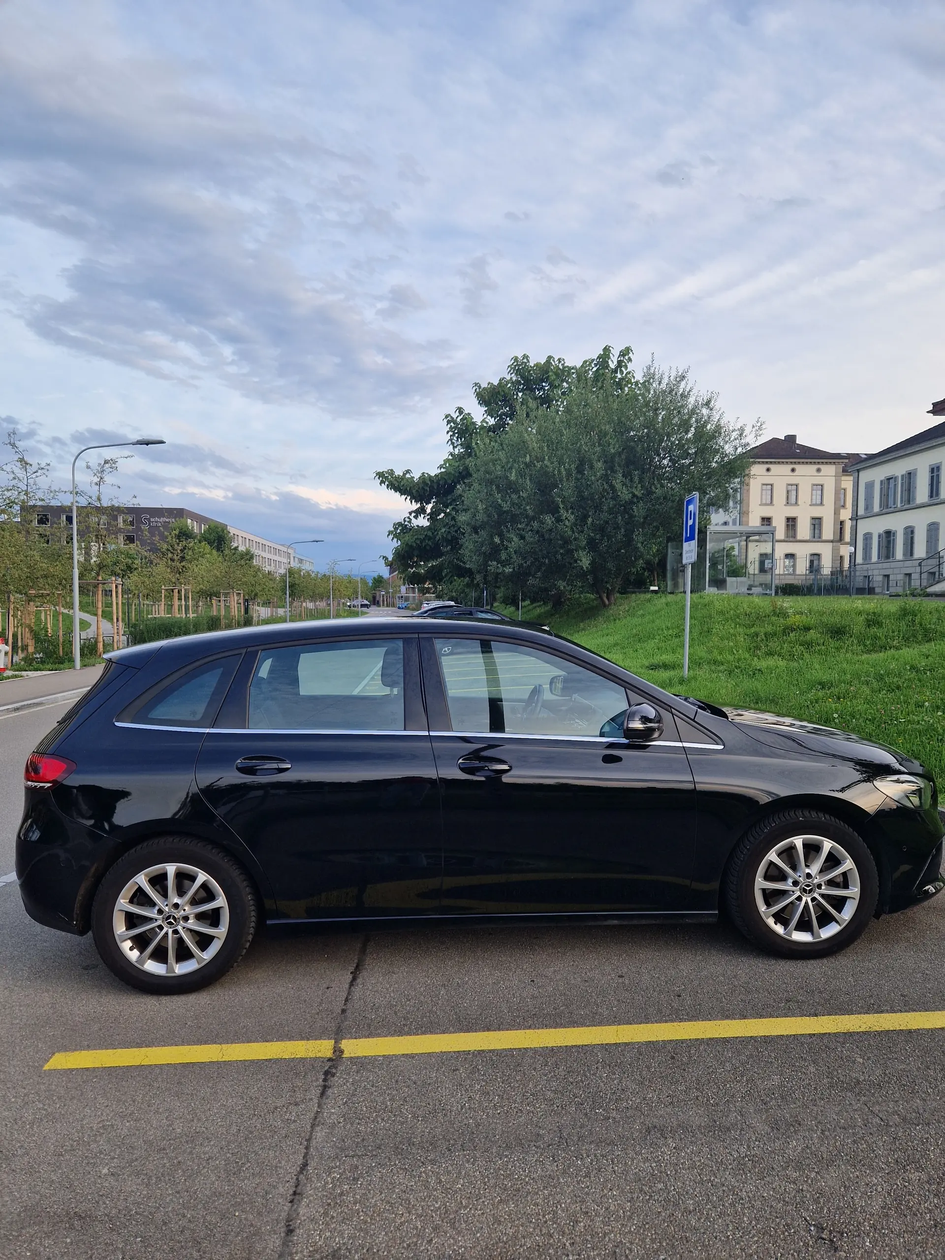 Mercedes-Benz B 220 4MATIC — Monospace premium avec transmission intégrale et seulement 59'200 km — vista esterna