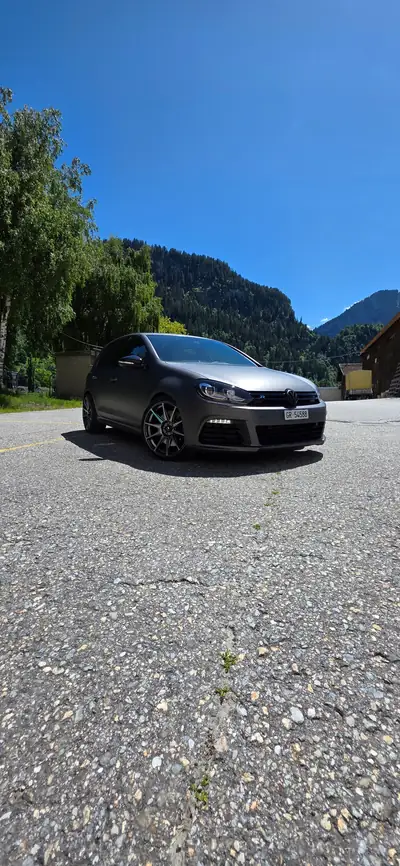 VW Golf 2.0 TSI R 4Motion DSG — Performance et polyvalence, seulement 48'000 km — vista esterna