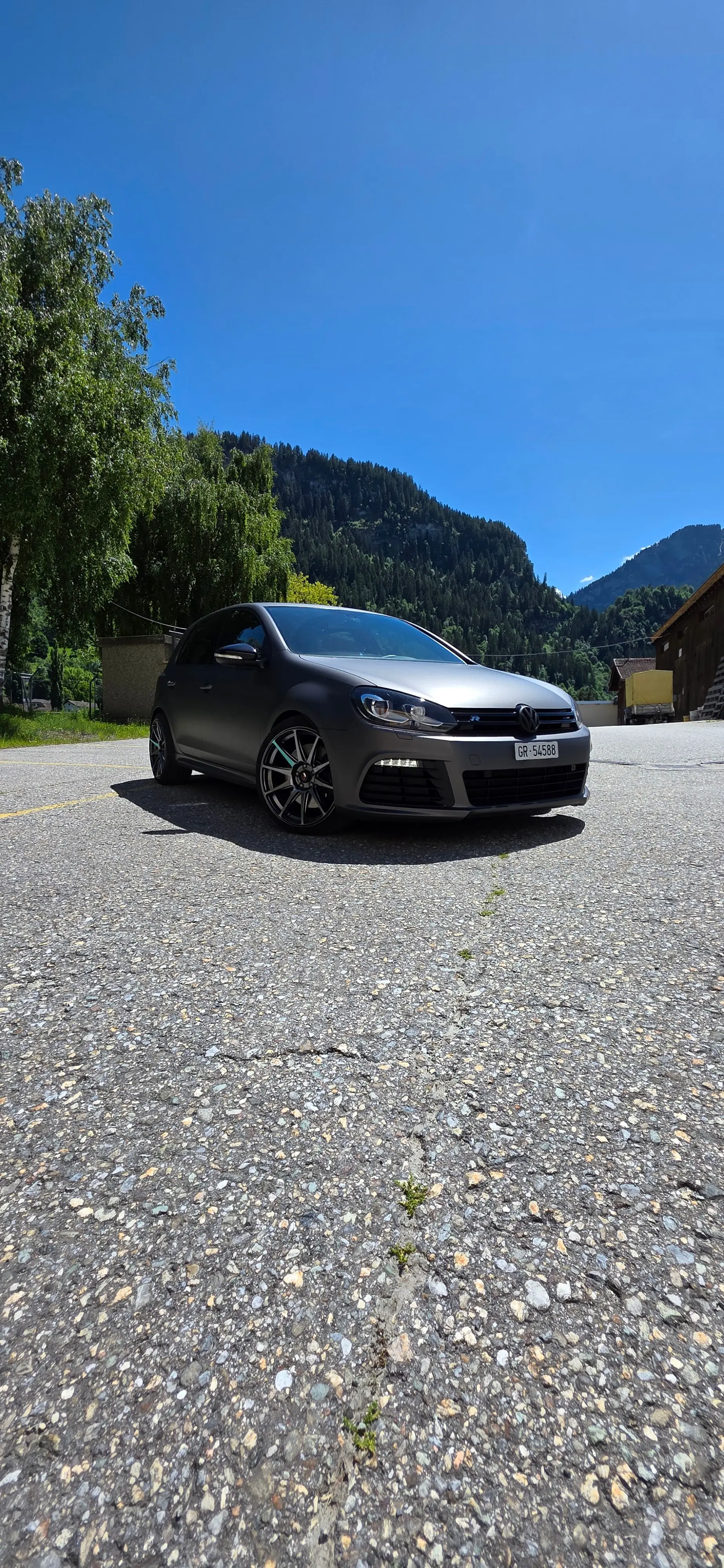 VW Golf 2.0 TSI R 4Motion DSG — Performance et polyvalence, seulement 48'000 km — vista esterna