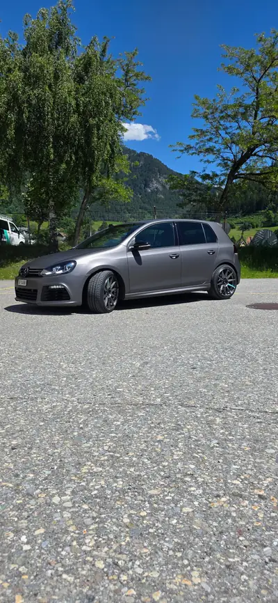 VW Golf 2.0 TSI R 4Motion DSG — Performance et polyvalence, seulement 48'000 km — fianco