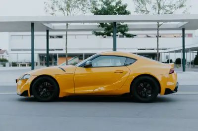Toyota Supra GR 3.0i Turbo — Coupé sportif 340 ch, faible kilométrage — côté