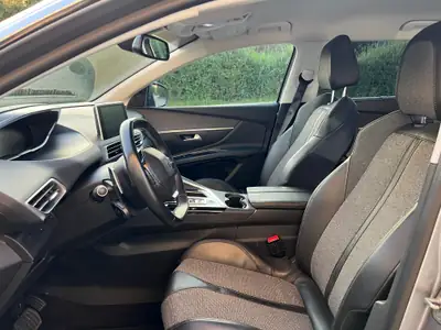 Peugeot 5008 1.6 BlueHDi Allure — SUV 7 places diesel, entretien soigné — Miniatura 9