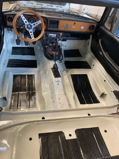 Triumph Stag 1974 — Cabriolet anglais mythique, état irréprochable — Innenraum