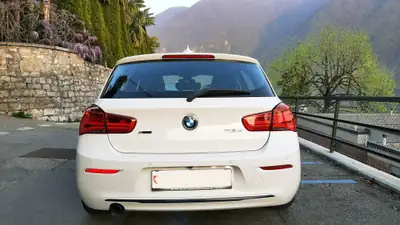 BMW 118d xDrive Sport Line — Diesel efficient, transmission manuelle, 200'000 km — side view