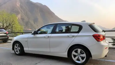BMW 118d xDrive Sport Line — Diesel efficient, transmission manuelle, 200'000 km — rear view