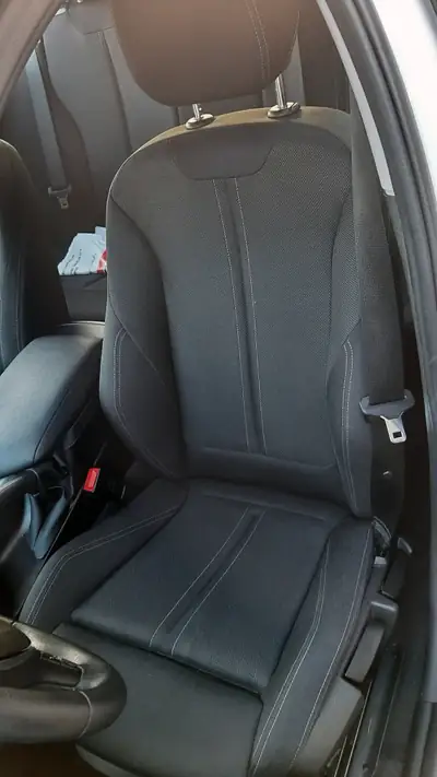 BMW 118d xDrive Sport Line — Diesel efficient, transmission manuelle, 200'000 km — dashboard