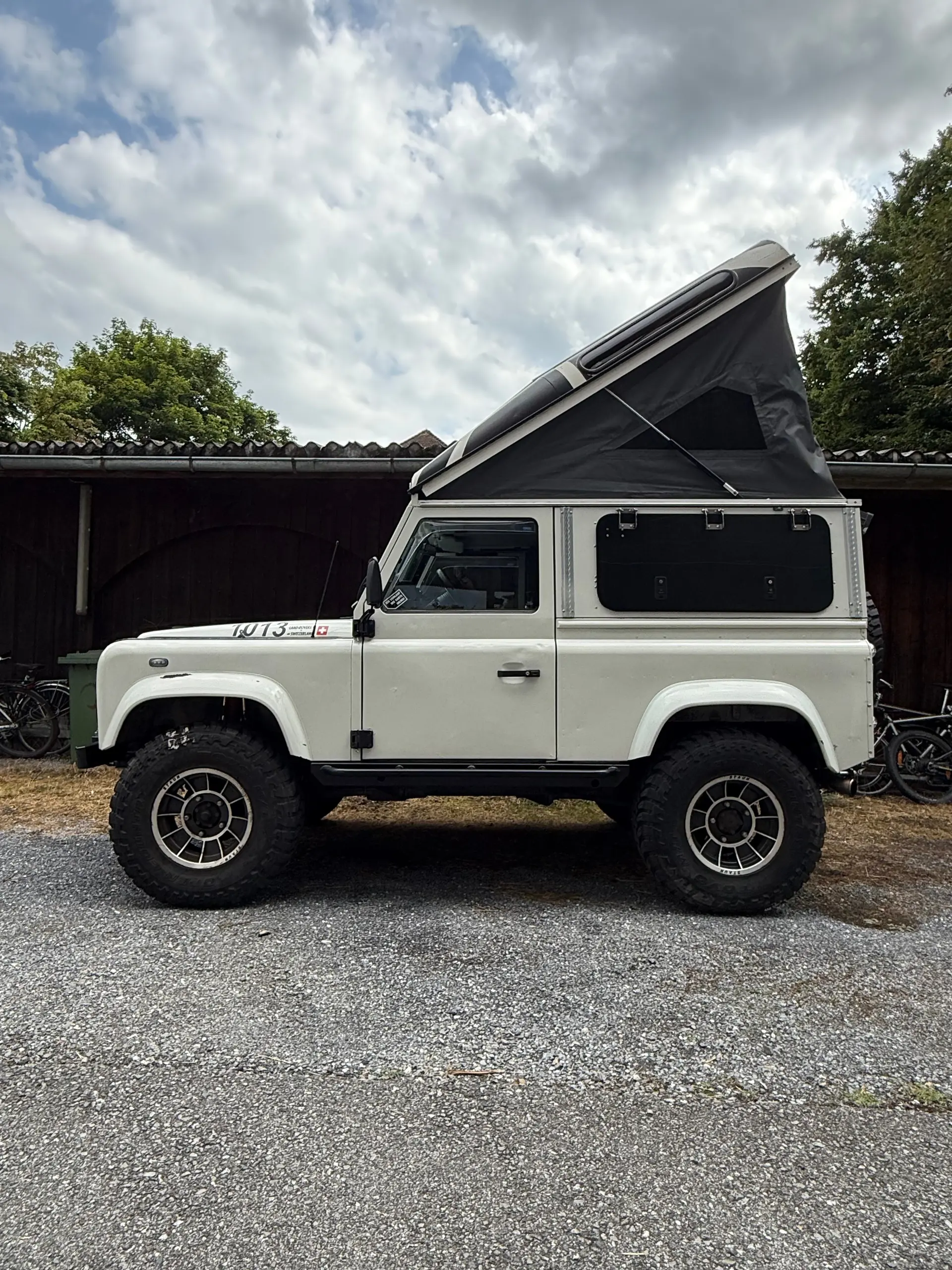 Land Rover Defender 90 CSW — Légende tout-terrain, diesel robuste 209 ch