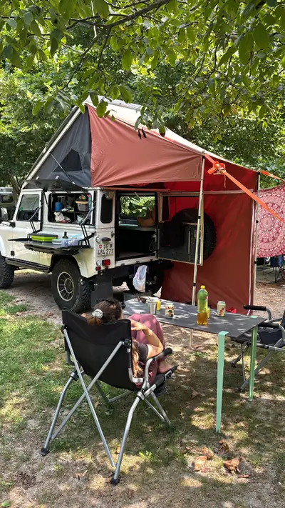 Land Rover Defender 90 CSW — Légende tout-terrain, diesel robuste 209 ch — arrière