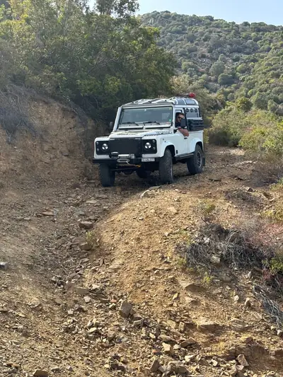 Land Rover Defender 90 CSW — Légende tout-terrain, diesel robuste 209 ch — intérieur