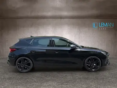 CUPRA Leon VZ 2.0 TSI — 300 ch, première main, full assistance de conduite — intérieur