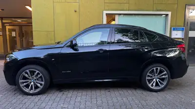 BMW X6 xDrive 40d — SUV coupé premium, 313 ch diesel, entretien réduit — vista posteriore