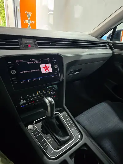 VW Passat Variant 1.4 TSI GTE Hybrid — SUV rechargeable écologique et spacieux — interni