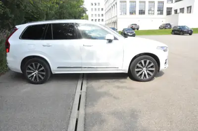 Volvo XC90 T5 AWD Inscription — SUV 7 places premium, 58 800 km seulement — Seitenansicht