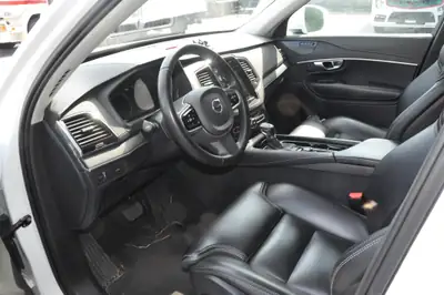 Volvo XC90 T5 AWD Inscription — SUV 7 places premium, 58 800 km seulement — Innenraum