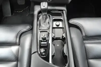 Volvo XC90 T5 AWD Inscription — SUV 7 places premium, 58 800 km seulement — Miniatur 9