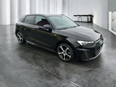 Audi A1 Sportback 30 TFSI S Line — Citadine dynamique, 5 200 km seulement — exterior view