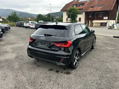 Audi A1 Sportback 30 TFSI S Line — Citadine dynamique, 5 200 km seulement — interior