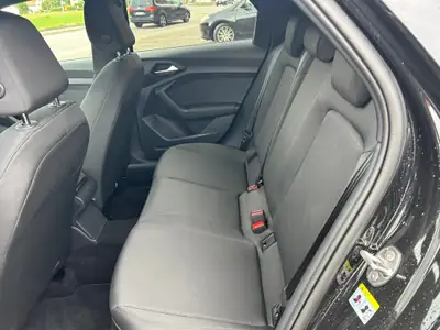 Audi A1 Sportback 30 TFSI S Line — Citadine dynamique, 5 200 km seulement — Thumbnail 11