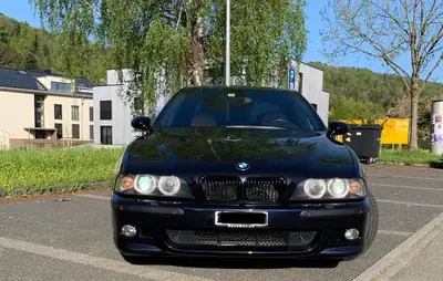 BMW M5 — Berline sportive de prestige, 400 ch et révision complète 2022 — vista posteriore