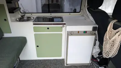 VW T4 1996 — Monospace spacieux et fiable, parfait pour la famille — Miniatur 10