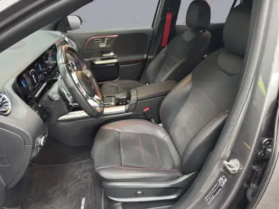 Mercedes-Benz GLA 35 AMG 4matic — SUV compact haute performance, 32000 km seulement — Miniature 9