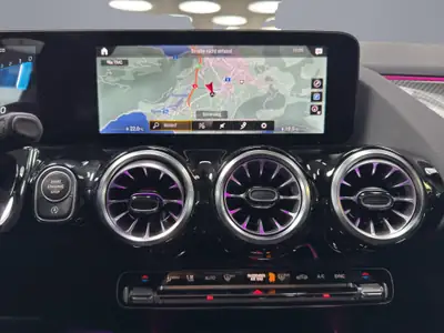 Mercedes-Benz GLA 35 AMG 4matic — SUV compact haute performance, 32000 km seulement — Miniature 15