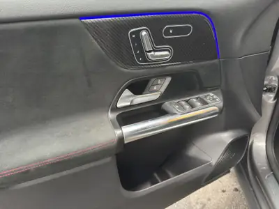 Mercedes-Benz GLA 35 AMG 4matic — SUV compact haute performance, 32000 km seulement — Miniature 16