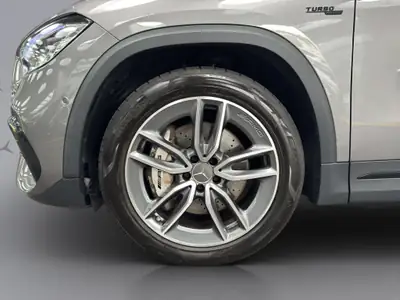 Mercedes-Benz GLA 35 AMG 4matic — SUV compact haute performance, 32000 km seulement — Miniature 20