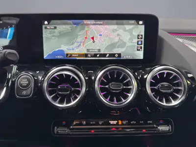 Mercedes-Benz GLA 35 AMG 4matic — SUV compact haute performance, 32000 km seulement — Miniature 22