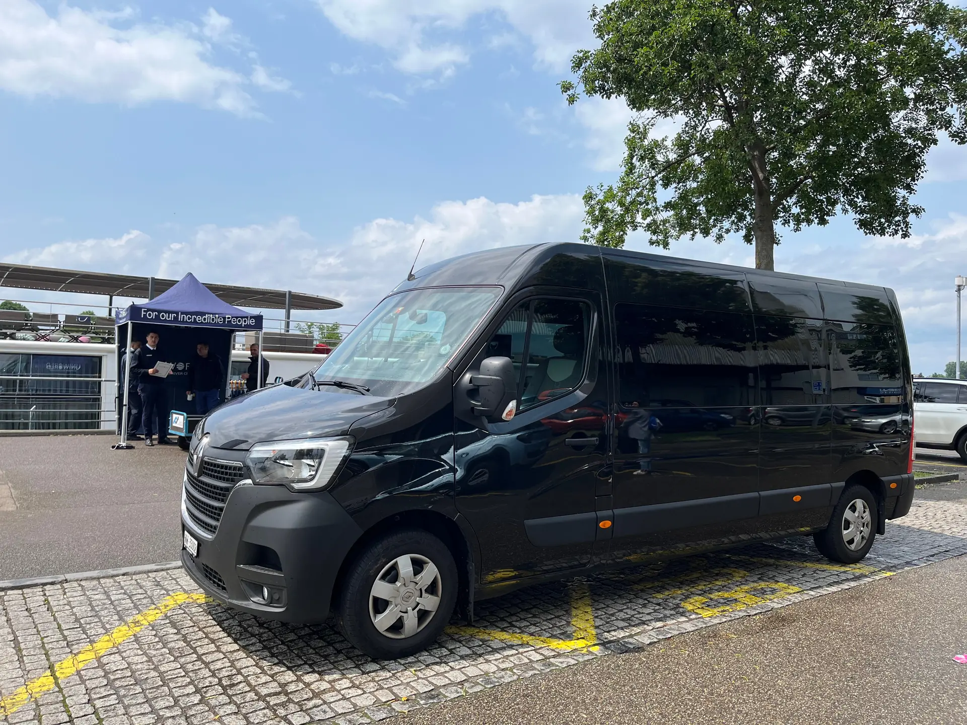 Renault Master T39 Blue dCi 165 — Bus 16 places, motorisation robuste et économe — vista esterna