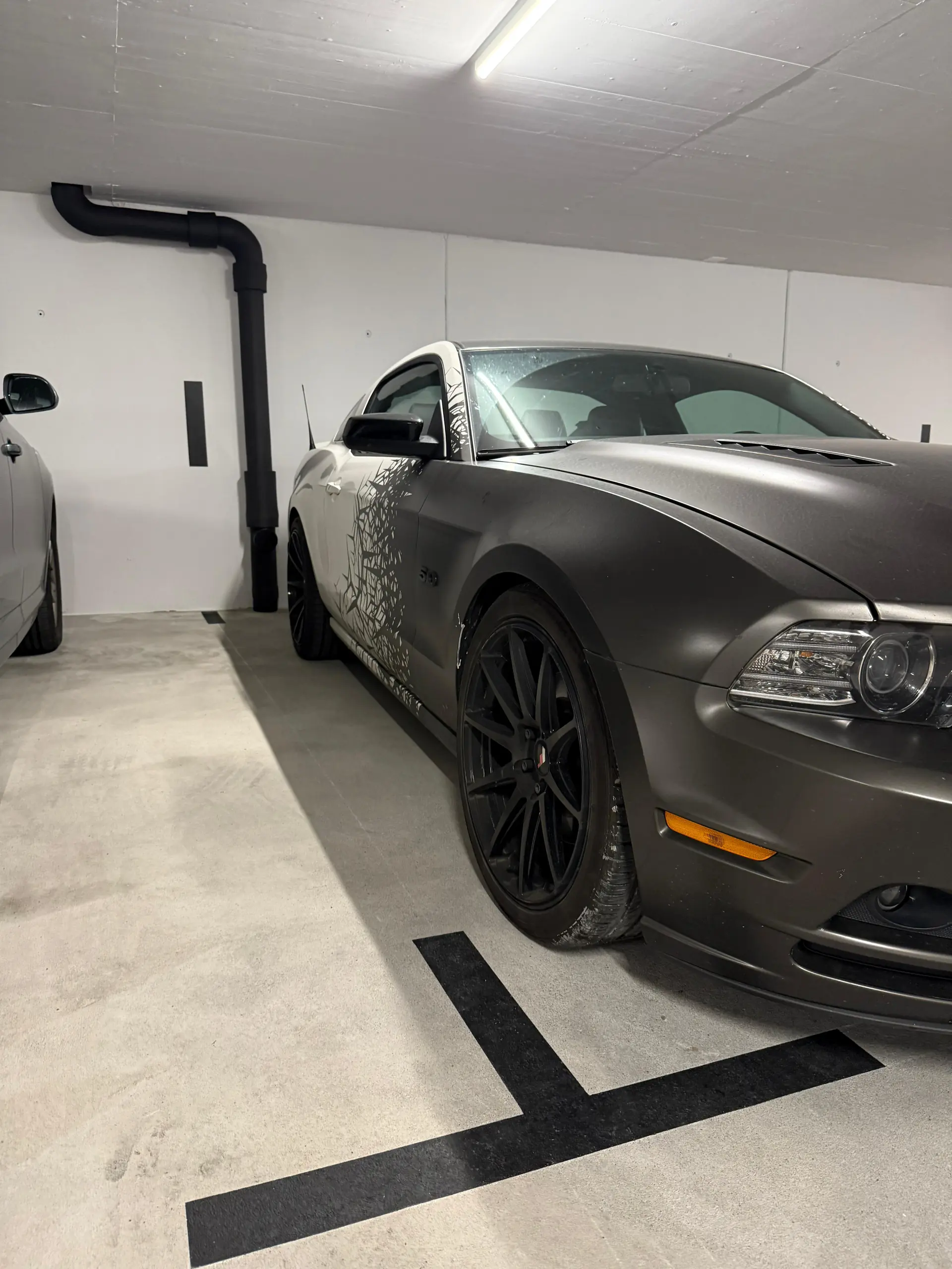 Ford Mustang GT 5.0 V8 426 PS — Muscle car iconique, 117'000 km — vue extérieure