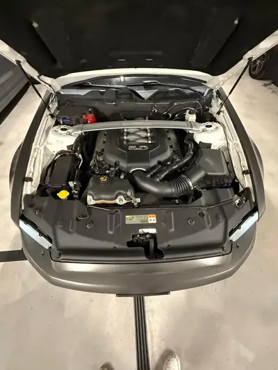Ford Mustang GT 5.0 V8 426 PS — Muscle car iconique, 117'000 km — tableau de bord
