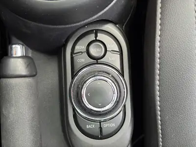MINI Cooper Steptronic — Citadine urbaine dynamique, entretien inclus et faible kilométrage — Miniatur 22