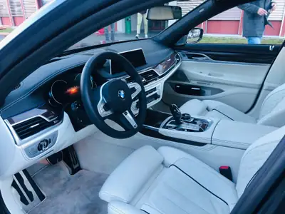 BMW M760 Li xDrive — Berline de luxe 610 ch, seulement 91'000 km — Heckansicht