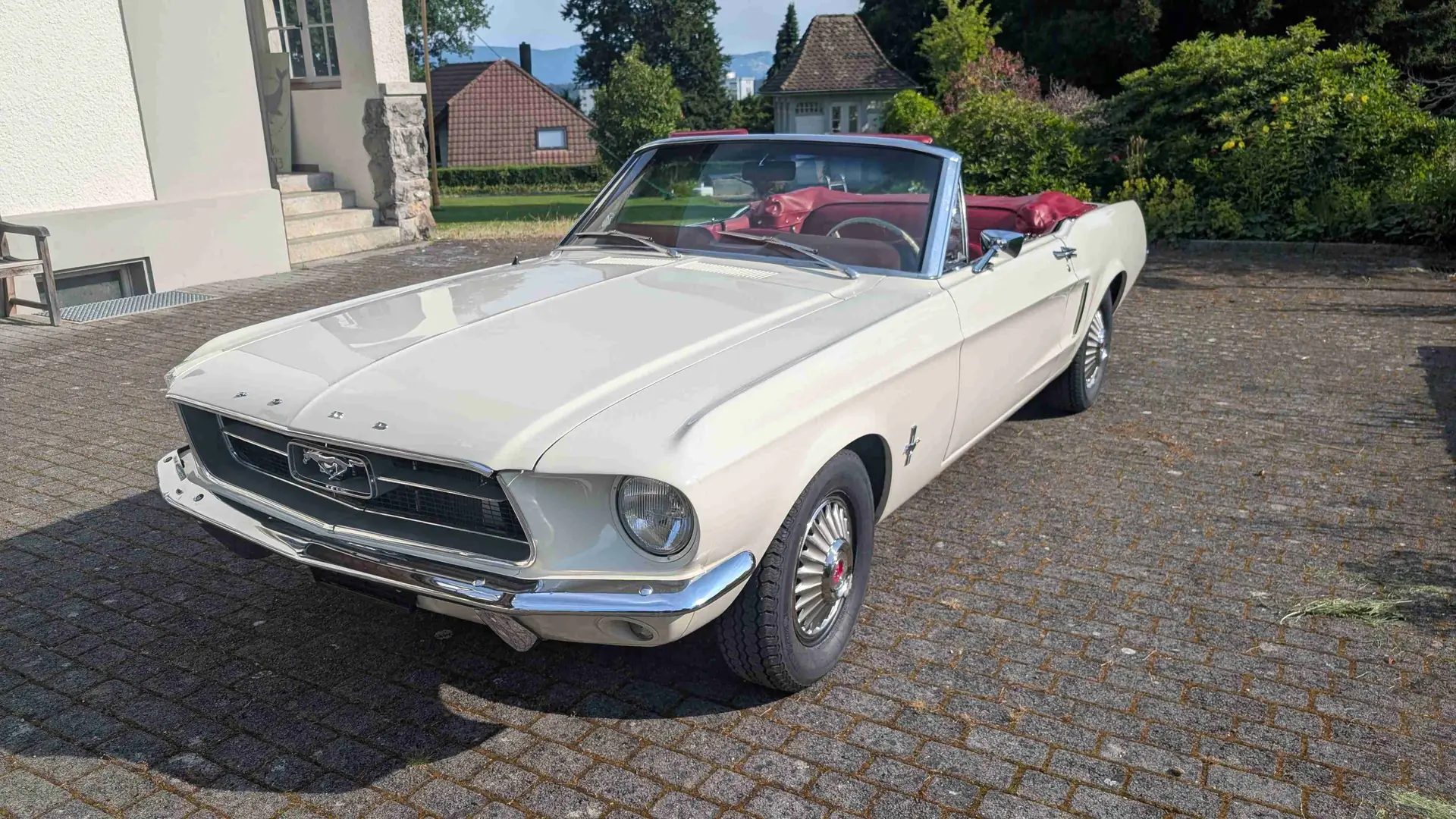 Ford Mustang Cabrio 289 V8 — Légende américaine de 1968, moteur V8 authentique — vue extérieure