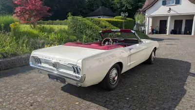 Ford Mustang Cabrio 289 V8 — Légende américaine de 1968, moteur V8 authentique — intérieur