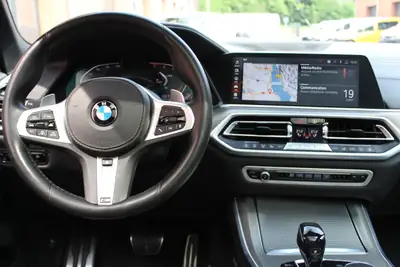BMW X5 xDrive 40i M-Sport — SUV 7 places premium, toit panoramique et suspension pneumatique — Miniature 11