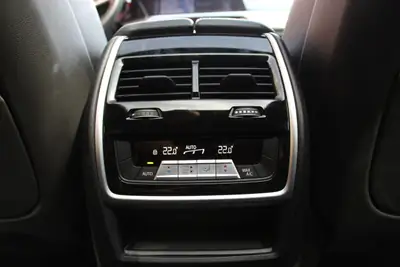 BMW X5 xDrive 40i M-Sport — SUV 7 places premium, toit panoramique et suspension pneumatique — Miniature 26