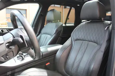 BMW X5 xDrive 40i M-Sport — SUV 7 places premium, toit panoramique et suspension pneumatique — Miniature 30